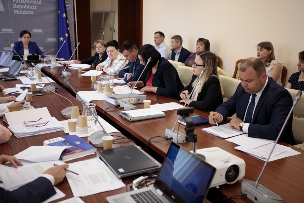 The Court of Accounts of the Republic of Moldova (CoARM), on June 22, presented at the meeting of the Public Finance Control Committee (PFCC), the financial audit report on the Government’s Report on the execution of the state budget for 2021 and the Compliance audit report on state debt management, state guarantees and state refinancing in 2021.