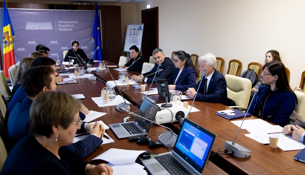 Curtea de Conturi a Republicii Moldova (CCRM) a prezentat astăzi 23 noiembrie, în cadrul Comisiei Parlamentare de control al finanțelor publice (CCFP) Raportul auditului asupra rapoartelor financiare consolidate ale Ministerului Economiei și Infrastructurii încheiate la 31 decembrie 2021, Raportul auditului asupra rapoartelor financiare consolidate ale Ministerului Infrastructurii și Dezvoltării Regionale încheiate la 31 decembrie 2021 și Raportul auditului asupra rapoartelor financiare consolidate ale Ministerului Economiei încheiate la 31 decembrie 2021.