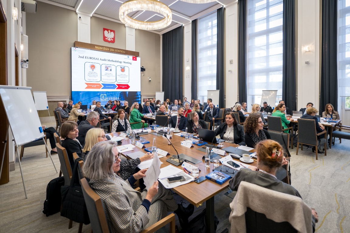 60 de reprezentanți ai instituțiilor supreme de audit (ISA) din cadrul Organizației Europene a Instituțiilor Supreme de Audit (EUROSAI) s-au întrunit în perioada 15-16 noiembrie în orașul Varșovia, Polonia în cadrul unei întruniri internaționale profesionale.